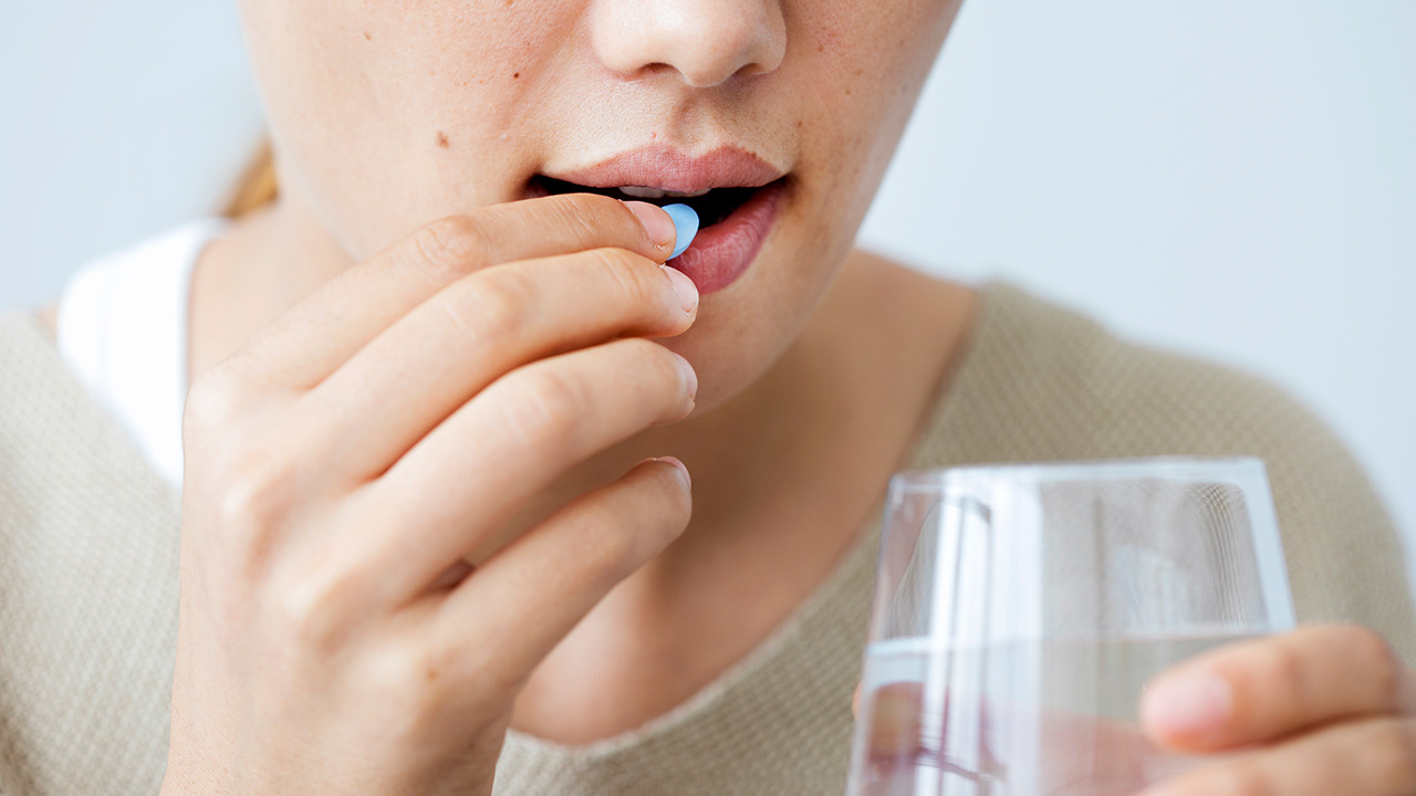 口舌生疮的治疗小偏方有哪些 口腔长疮吃什么药治疗