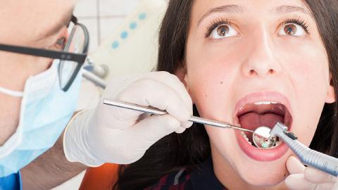为什么牙龈肿后，只能等消肿才能拔牙？