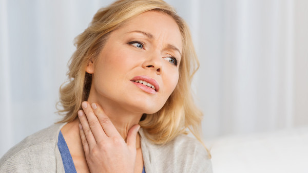 甲状腺癌导致喉咙发炎的原因