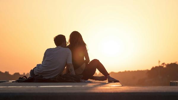 高中孩子谈恋爱怎么跟孩子沟通