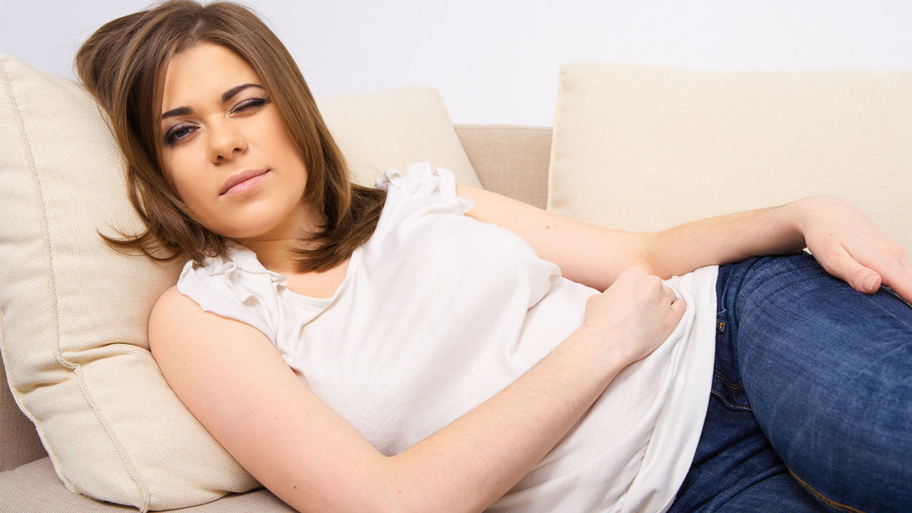 剖腹产术后觉得肚胀腹疼怎么办?产后出汗多是正常生理现象