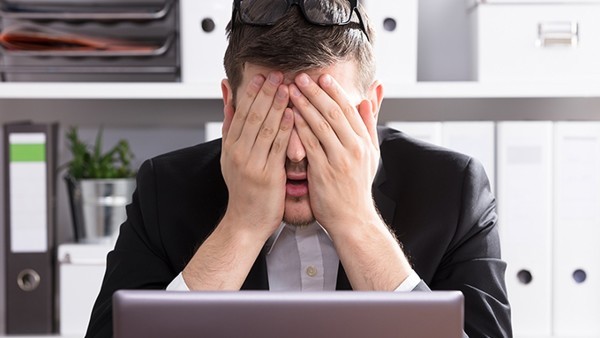 头疼嗓子疼吃什么药 头痛在家吃什么药好