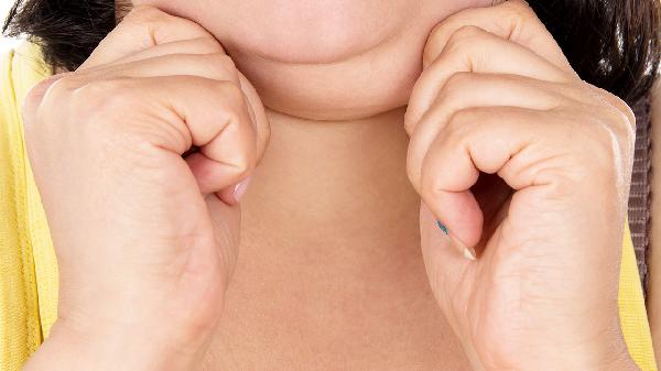 有没有电动负压吸脂去双下巴并发症？