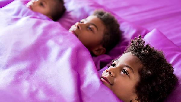 宝宝睡觉时间长需要叫醒吃奶吗